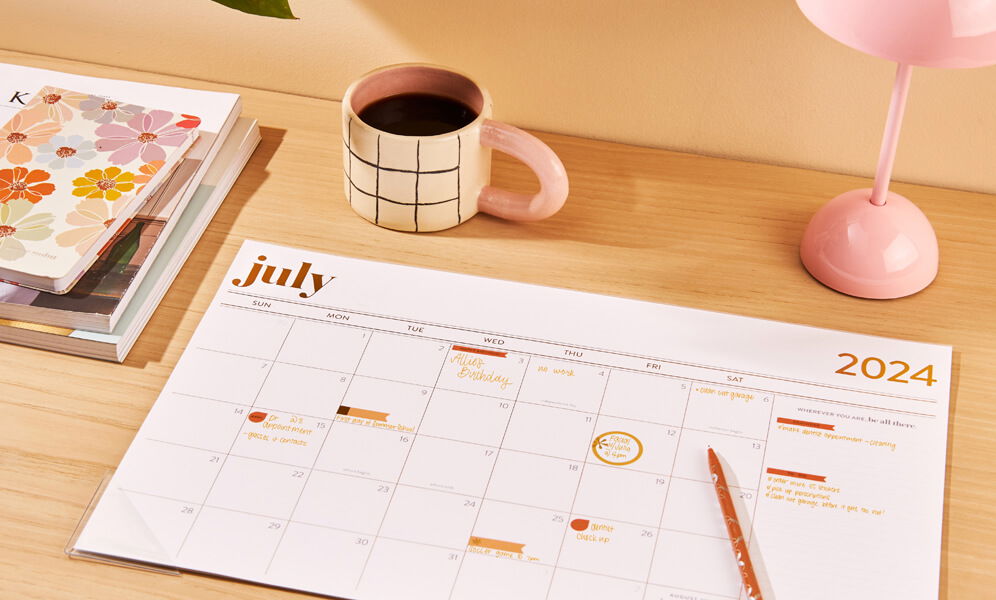 40 Ways to Organize Your Desk for Productivity - Use a desk calendar