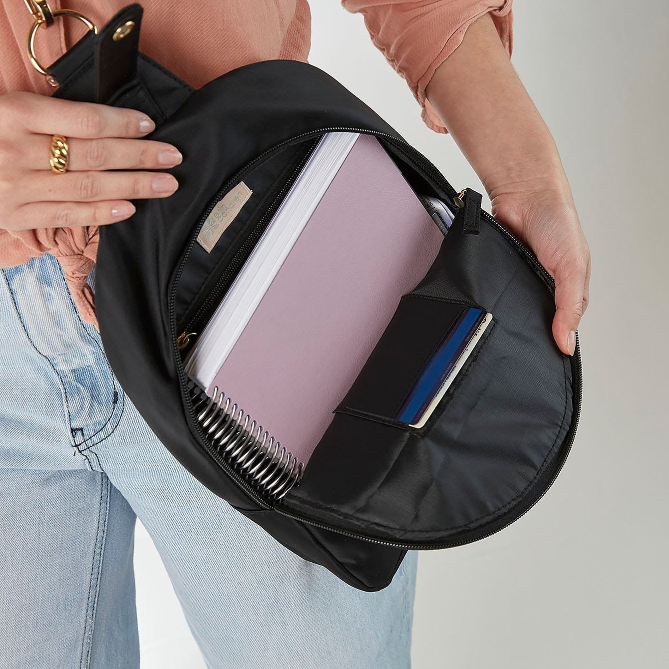 バッグ Beneton archive nylon tech sling bag y2k バッグ Beneton archive nylon tech sling bag y2k 人気の春夏